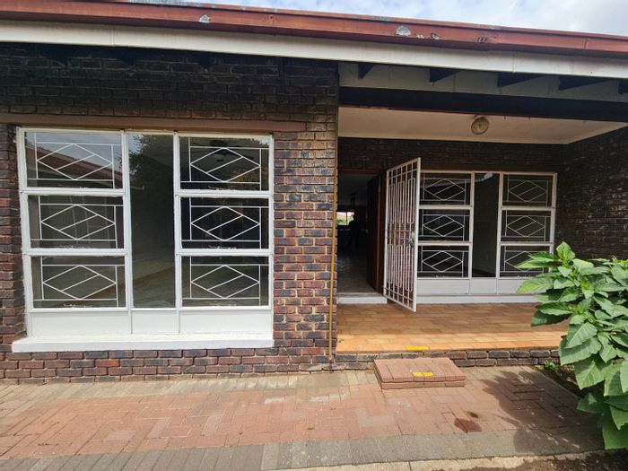 For Sale: Three Rivers Townhouse with 2 Bedrooms, 2 Bathrooms, Garage.