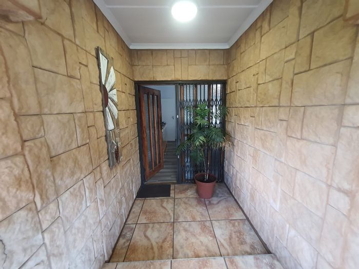 Farm for Sale in Stefano Park: Main house, flatlets, pool, and income potential.