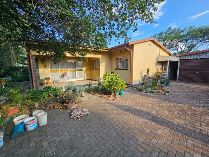 For Sale: 4-Bedroom House in Sasolburg Ext 12 with Garage and Extra Rooms.