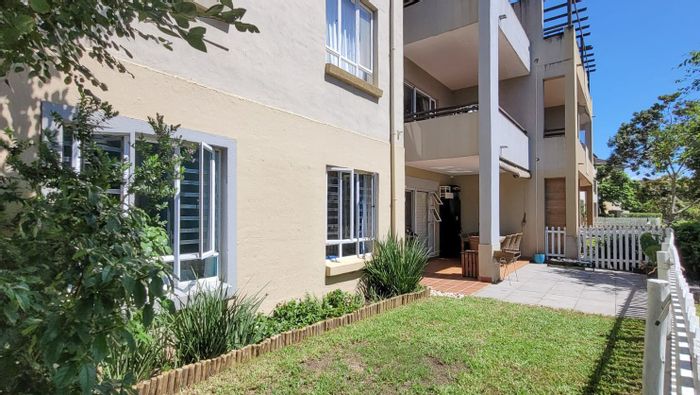 Sheffield Manor Flat For Sale: 3 beds, patio, garden, pool, trails.