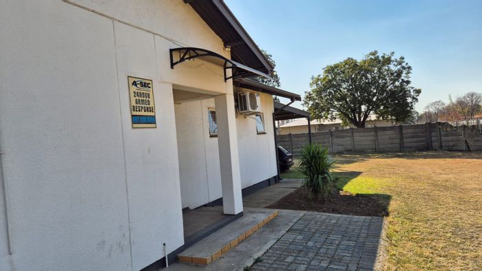 For Sale: 3-Bedroom House in Vanderbijlpark SE 1 with Security and Spacious Yard.