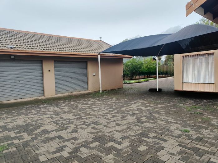 Vaalpark House For Sale: 4 bedrooms, Lapa, double garages, near schools and shops.