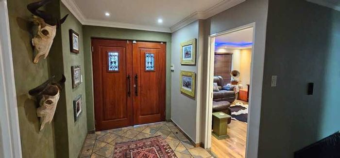 House for Sale in Vanderbijlpark SE 4: Wine cellar, pool, borehole, and security.