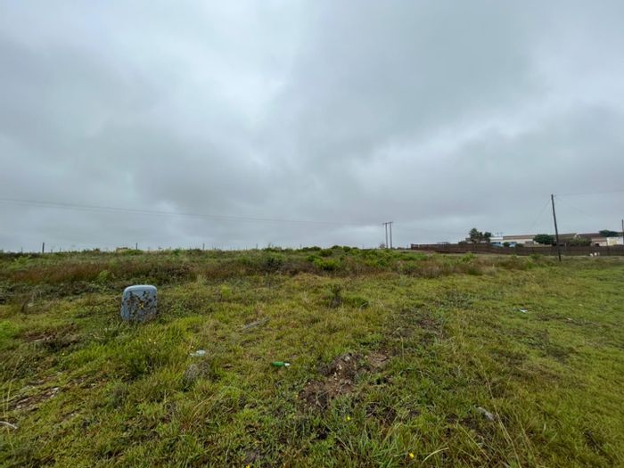 C Place For Sale: 983sqm vacant land, ideal for investment and development opportunities.