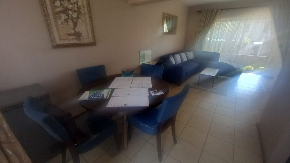 Open plan dining room and lounge