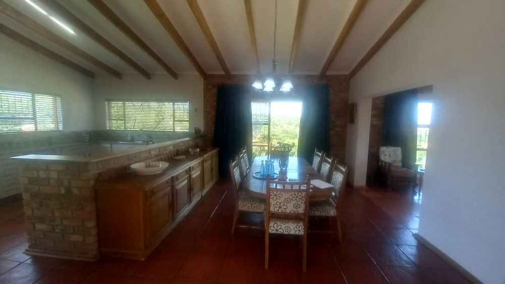 Open plan kitchen and dining room
