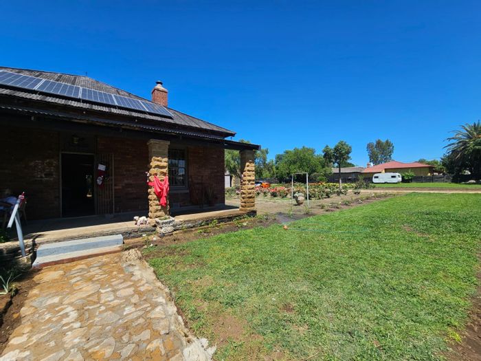 For Sale: House in Oranjeville Central with 3 beds, large yard, and flat.