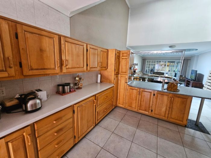 Three Rivers Townhouse For Sale: 3 Bedrooms, Lapa, Double Garage, Private Garden.