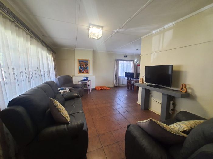 Vanderbijlpark Sw 1 House For Sale: Pool, Wendy House, 3 Bedrooms, Spacious Garden.