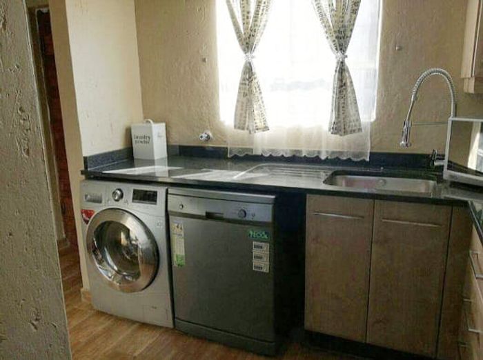 Vanderbijlpark Central Flat For Sale: 2 Beds, Open Plan, Balcony View, Parking.