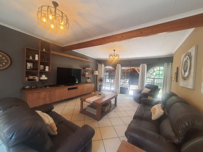 For Sale: House in Vanderbijlpark Se 3 with pool, lapa, and 6 garages.