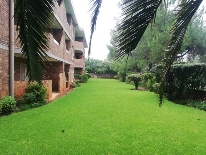 Flat for Sale in Three Rivers Proper: 2 Bedrooms, Garden Patio, Electric Garage.