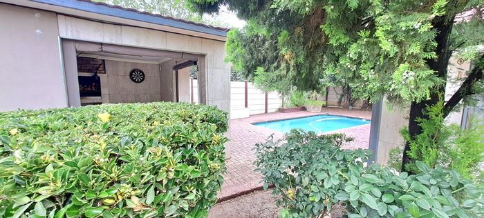 Arcon Park House For Sale: 3 beds, flatlet, pool, garage, and carport.