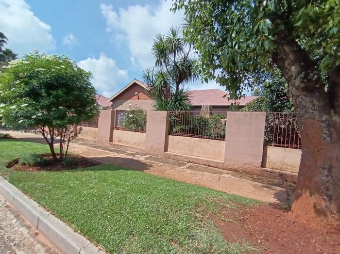 3-Bedroom House in Casseldale with Pool, Garage, and Rental Potential – For Sale!