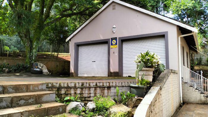 For Sale: House in Chase Valley Heights with pool, braai area, and fibre internet.