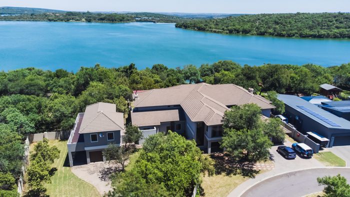 For Sale: 5-Bedroom House in Sable Hills with clubhouse, pool, and nature access.