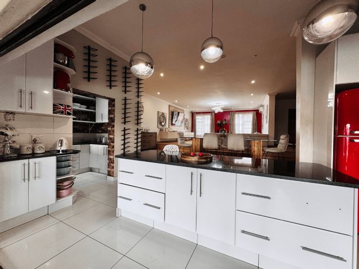 For Sale: Spacious 6-bedroom house in Del Judor Ext 1 with heated pool.