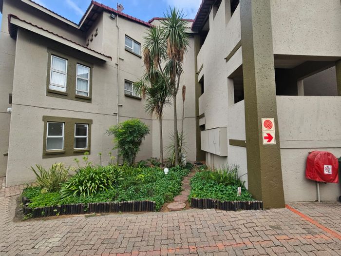 3-Bedroom Flat in Vaalpark with Security, Pool, and River Access - For Sale