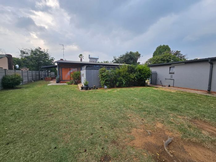 Versatile Sasolburg Central house for sale: 2 bedrooms, double garage, large yard.
