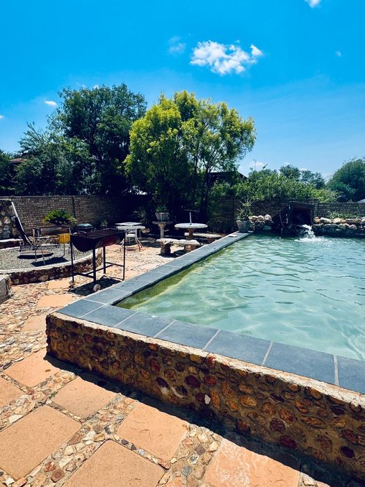 For Sale: House in Vaaloewer with pool, boma, and river access.