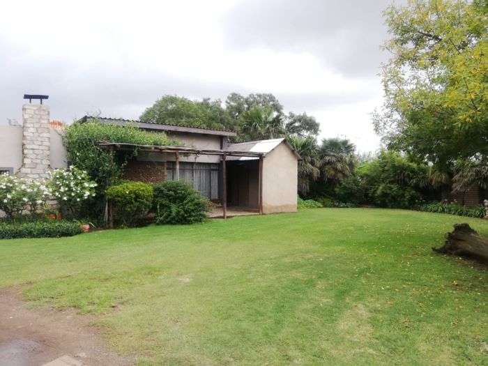 Duncanville House For Sale: 3 Bedrooms, Entertainment Area, Large Yard, 2 Domestic Quarters.