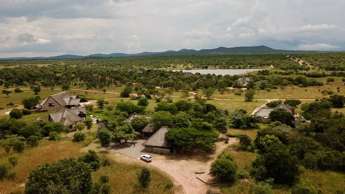 For Sale: House in Zebula Golf Estate, 6 beds, pool, study, golf course views.