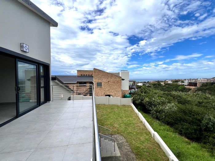 For Sale: House in Noorsekloof with chef’s kitchen, en-suites, and scenic views.