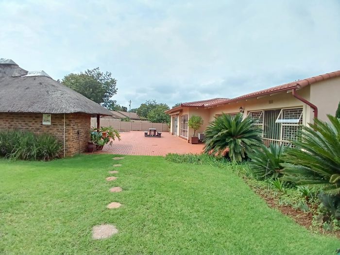 For Sale: House in Three Rivers East with 4 bedrooms, 9 garages, and pool.