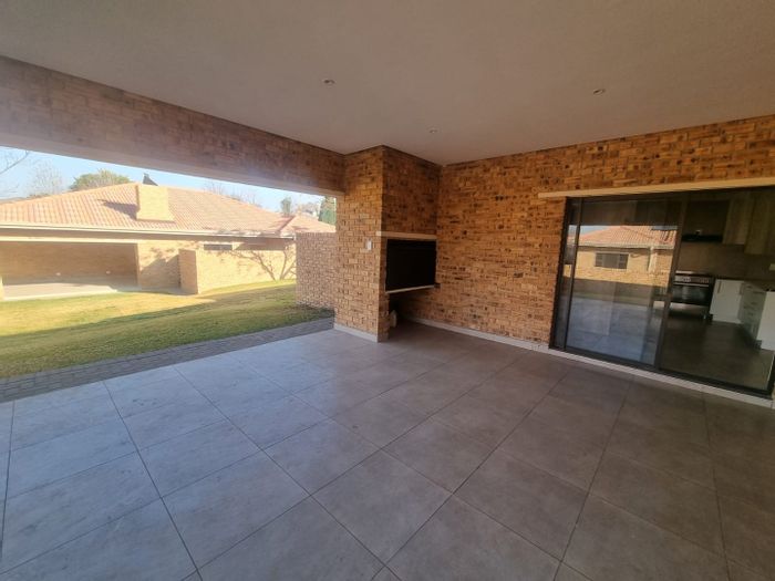 Mantevrede Townhouse For Sale: 2 beds, 2 baths, river access, secure living.