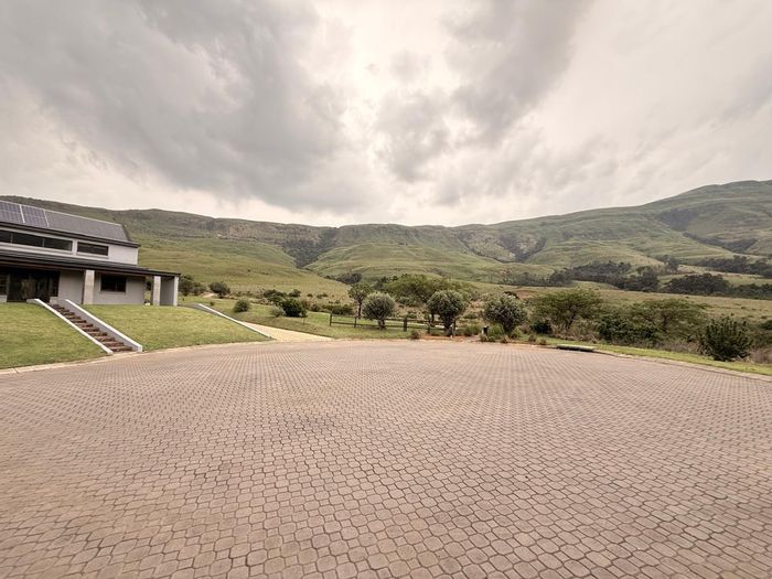 For Sale: House in Vulintaba Country Estate with golf, hiking, and eco-friendly features.
