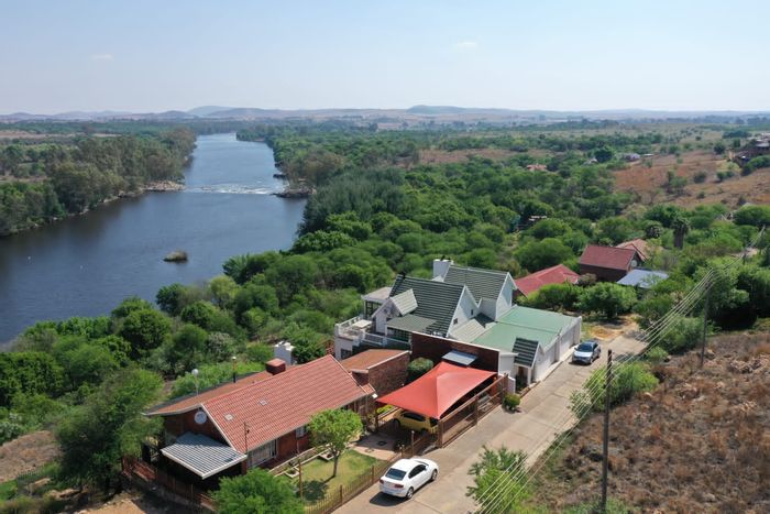 For Sale: House in Vaaloewer with river views, 6 bedrooms, solar power.