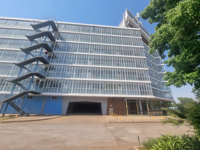 For Sale: 3-Bedroom Flat in Arcon Park with garage, sunroom, and amenities nearby.