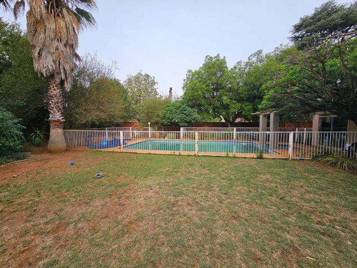 For Sale: 3-Bedroom House in Vanderbijlpark Central with Pool and Bachelors Flat.