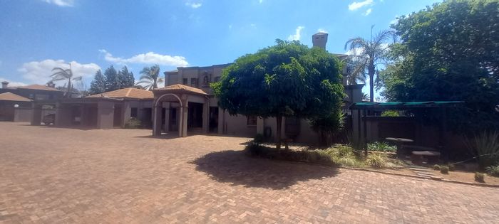 For Sale: House in Vaalpark with indoor pool, cinema room, and flatlet.
