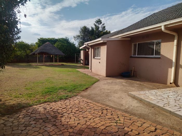 For Sale: 4-Bedroom House in Westonaria Central with separate guest suite and landscaped yard.