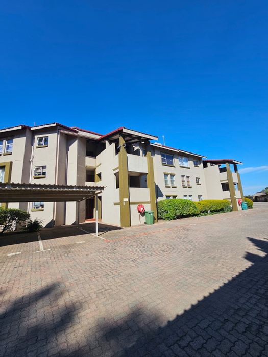 Vaalpark Townhouse For Sale: River access, pool, and kids' play area included.