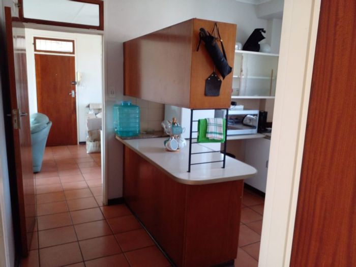 2-Bedroom Flat for Sale in Vanderbijlpark Sw 1 with Garage and Lounge.