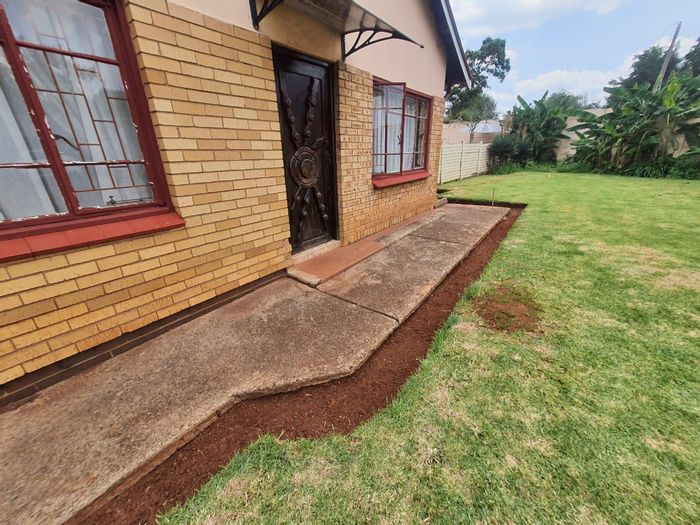 Vanderbijlpark Central House For Sale: 3 Bedrooms, Big Yard, 4 Garages, Potential Flatlet.