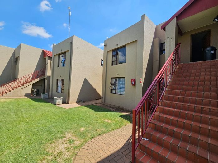 Vaalpark Townhouse For Sale: 3 Bedrooms, Study, Pool, River Access, Secure Living.