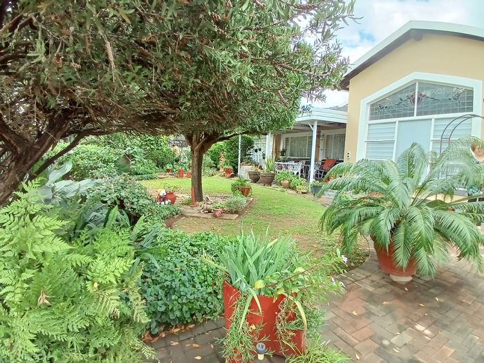For Sale: Spacious 4-bedroom house in Vaalpark with indoor braai and study.