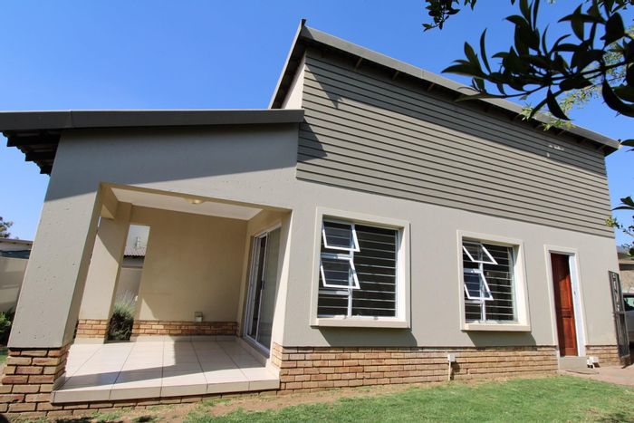 Cluster Home For Sale in Broadacres: 2 Beds, 2 Baths, Security, Garden.