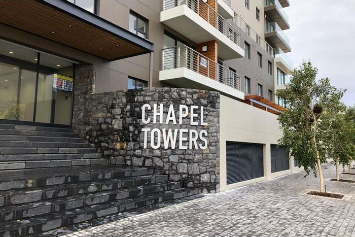 Zonnebloem Apartment For Sale: Rooftop pool, gym, secure parking, mountain views.
