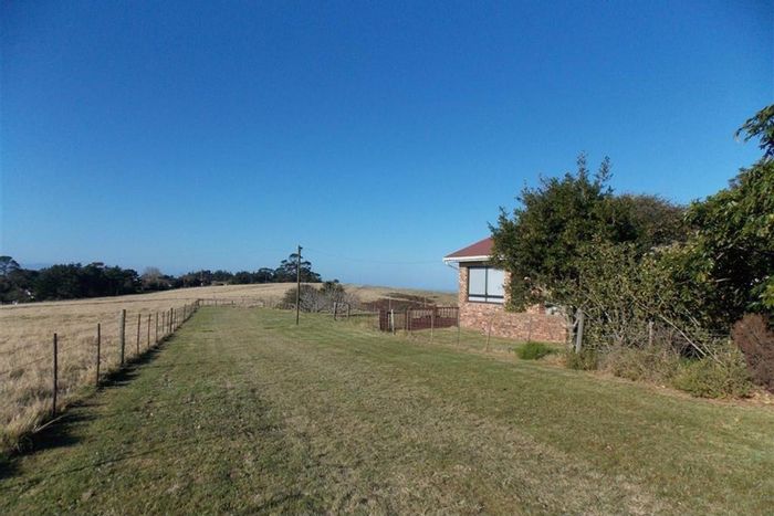 For Sale: 99ha Farm in Hansmoeskraal AH with diverse accommodations and scenic views.