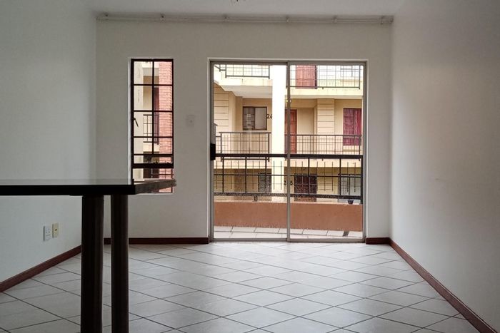 Sagewood Apartment For Sale: 1 Bed, pool, clubhouse, 24-hour security, near schools.