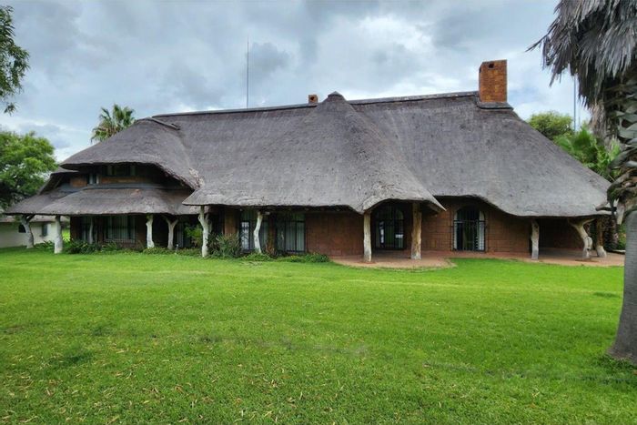 For Sale: House in Bela Bela Rural with six bedrooms, chalets, pool, and dam.