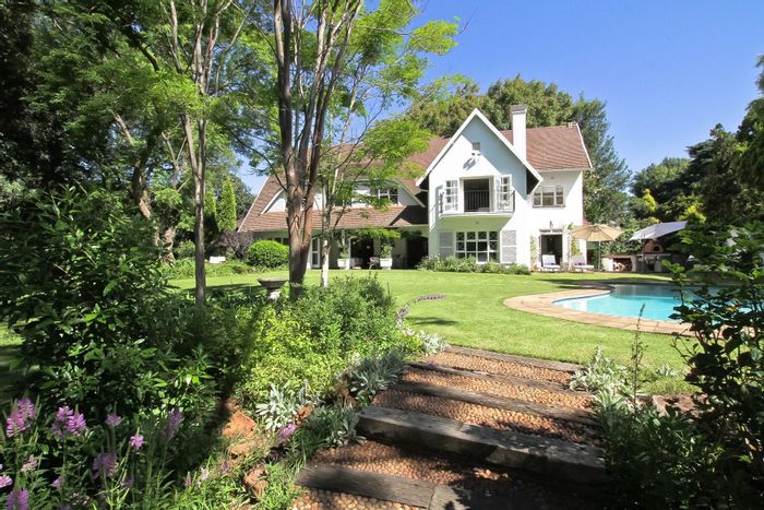 Hurlingham House For Sale: Spacious living, tennis court, pool, and security features.