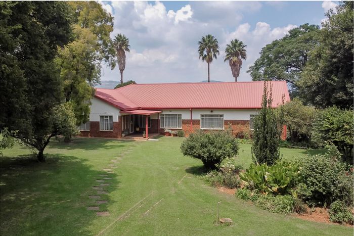 Farm for Sale in Scheerpoort AH: Spacious home, fertile land, workshop, borehole.