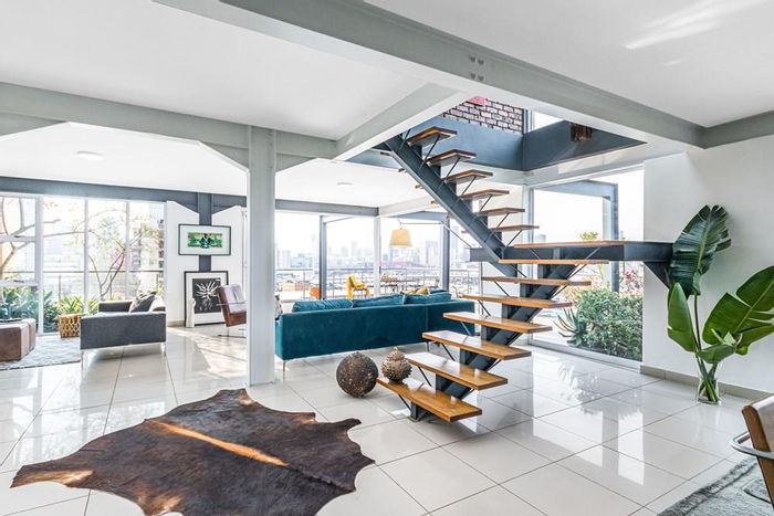 Braamfontein Apartment For Sale: 2 beds, 2 baths, terrace, parking, security.
