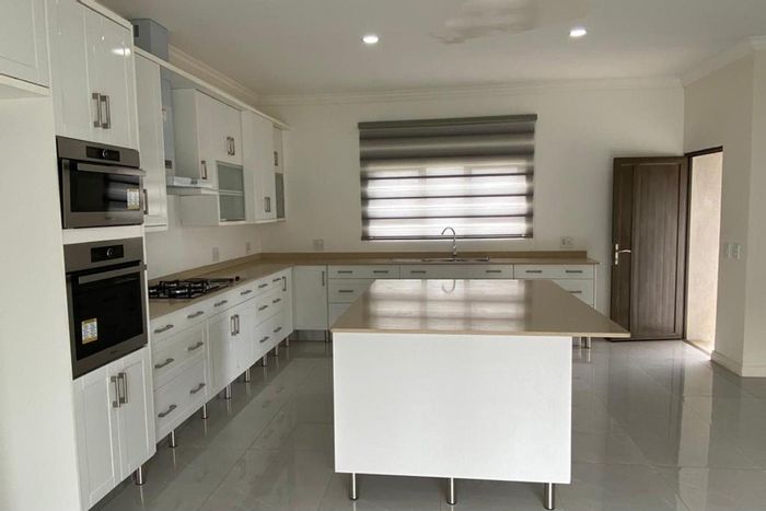 For Sale: House in Bronkhorstbaai with 4 beds, man-cave, and community amenities.