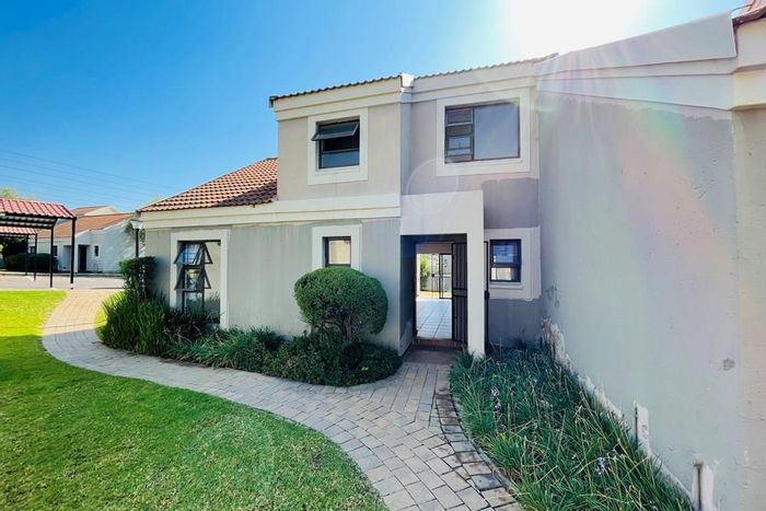 Broadacres Townhouse For Sale: Open plan living, private garden, communal pool.